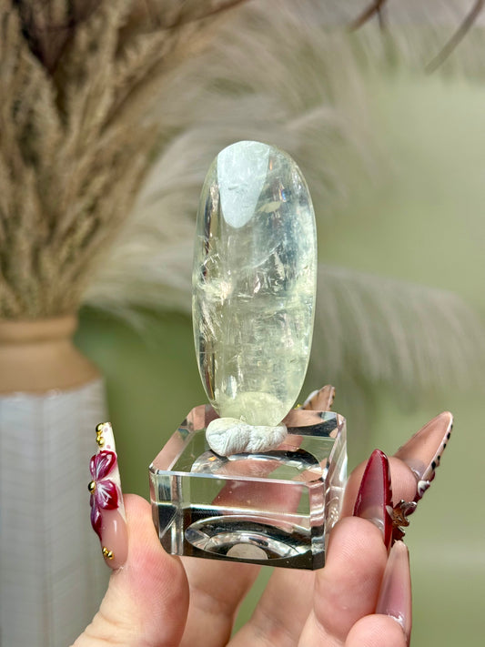Rare Gem grade Sage moonstone with blue flash palm stone. From Tanzania.