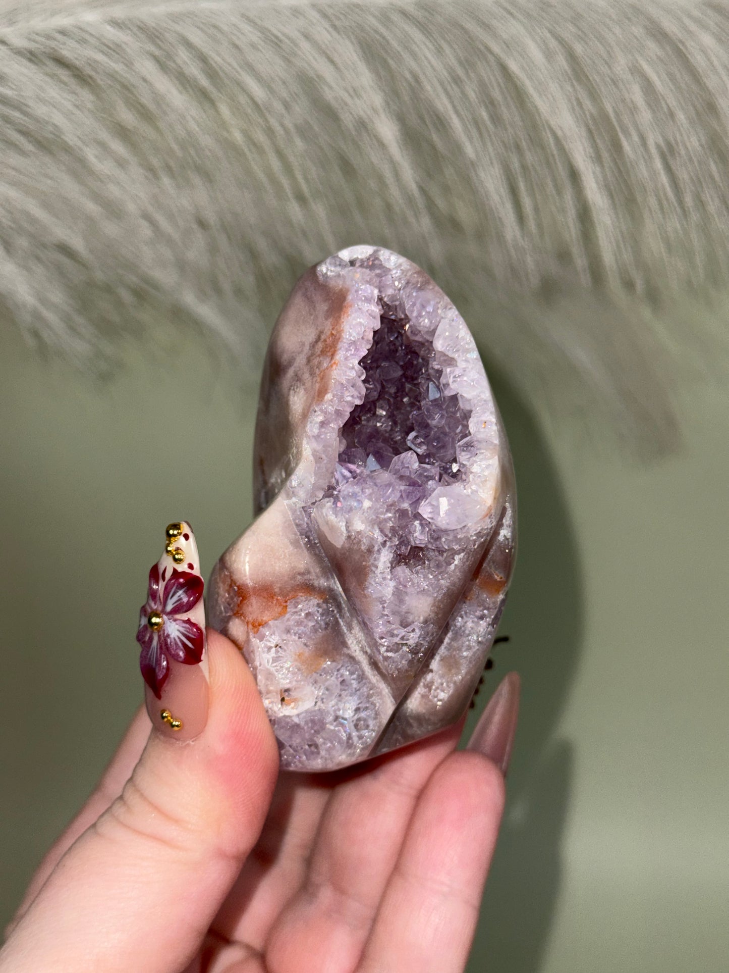 High quality mauve pink amethyst flame with Amethyst druzy.
